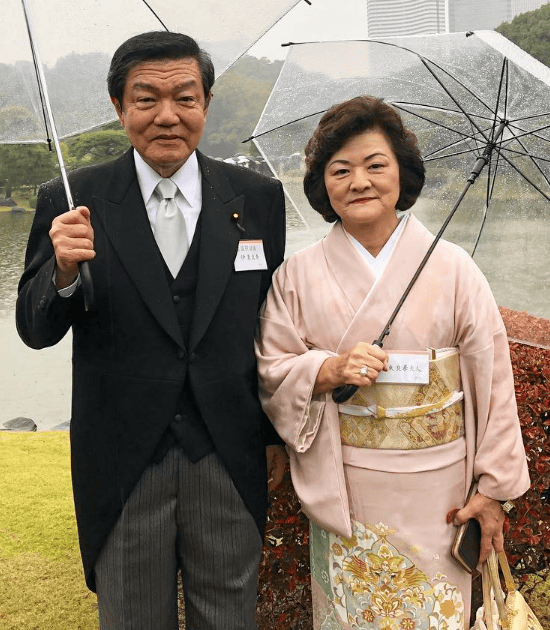 伊東良孝氏の奥さん