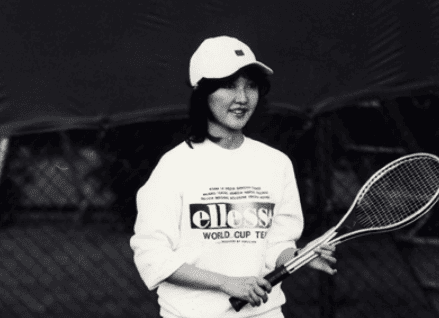 片山さつきは学生の時はテニス部