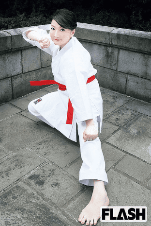 空手の道着に身を包む片山さつき