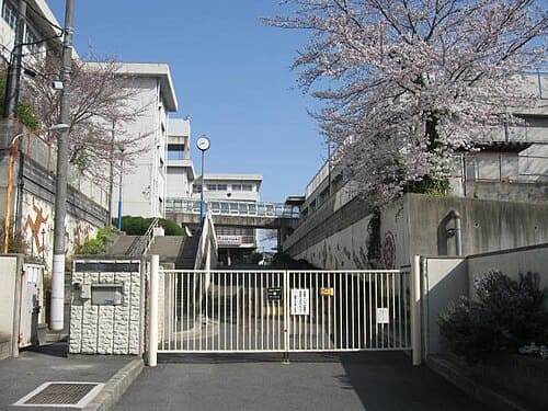 寝屋川市立第十中学校