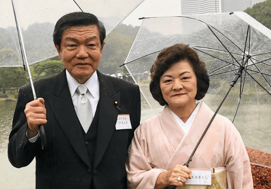 伊東良孝氏の奥さん