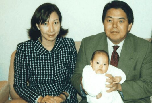 林芳正と妻と子供