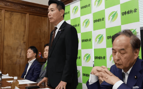 前原誠司日本維新の会の共同代表の辞任表明